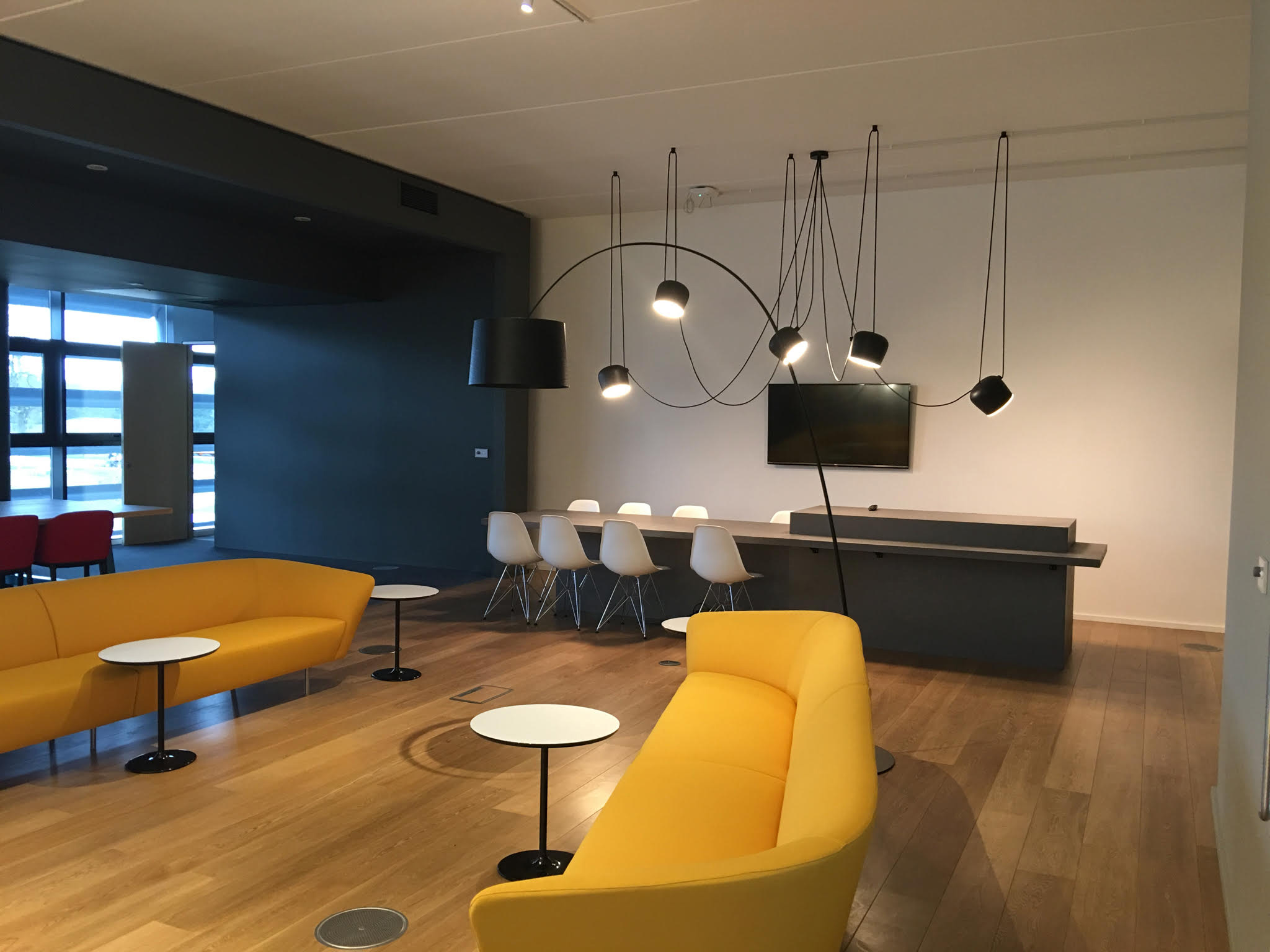 Office with an ornage look